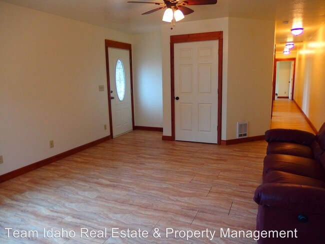 Building Photo - 1109 Alturas Dr
