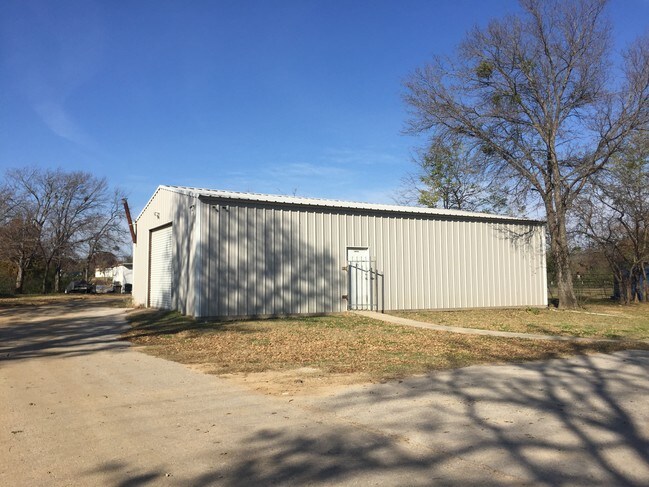Building Photo - 1401 Mockingbird Ln