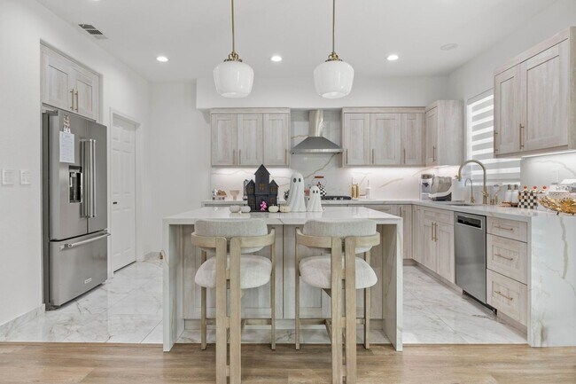 Foto del edificio - Spacious 3BR Townhome in Sylmar