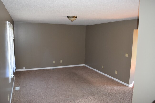 Building Photo - 12001 Breezy Knoll Ct