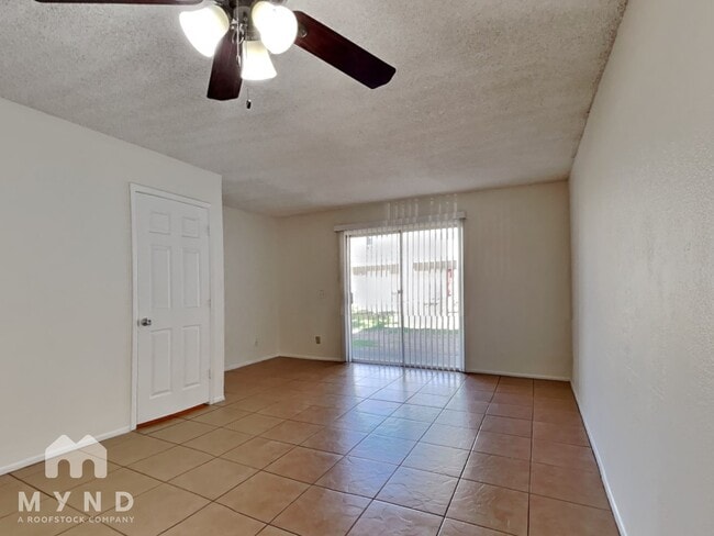 Building Photo - 2828 E Tierra Buena Ln