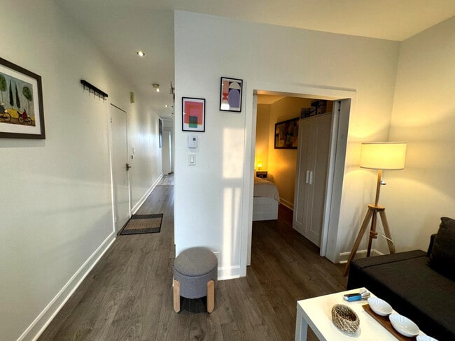 Building Photo - 4010 Rue Hochelaga