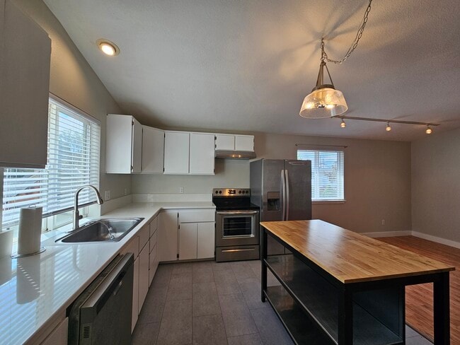 Foto del edificio - 13225 SE Oatfield Rd