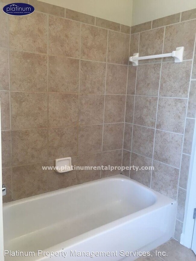 Building Photo - 4 br, 2.5 bath House - 4010 Azurite St