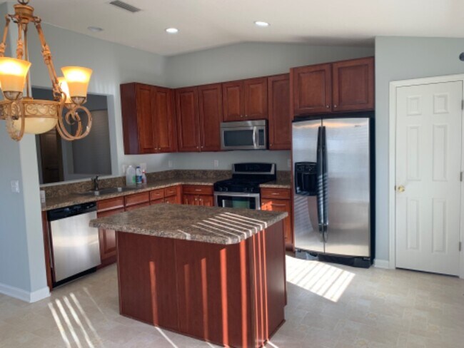 Foto del edificio - 677 Picasso Ave