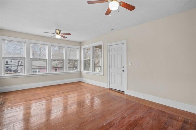 Foto del edificio - 123 Radcliffe Ave