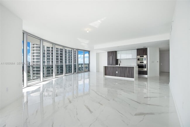 Foto del edificio - 488 NE 18th St