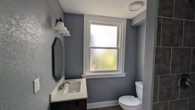 Building Photo - 121 Cohassett St