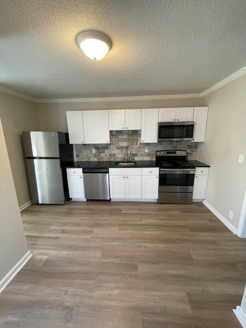 Building Photo - Updated 1-Bedroom Home Ãx83Â¢?? Move-In Ready