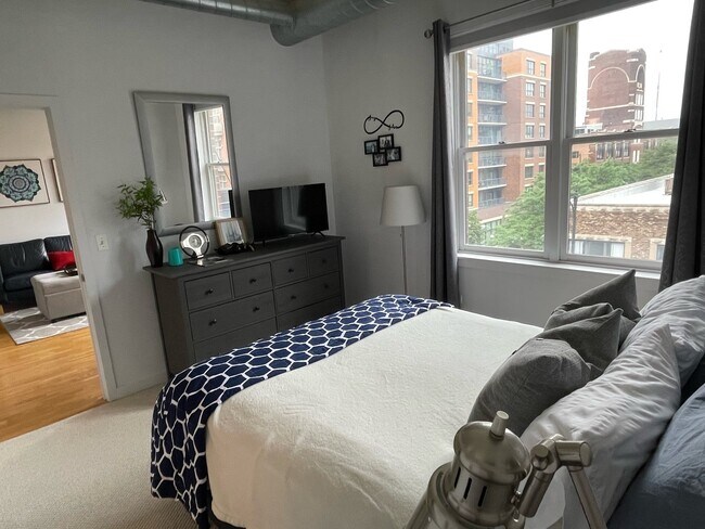 Foto del edificio - 1155 W Madison St
