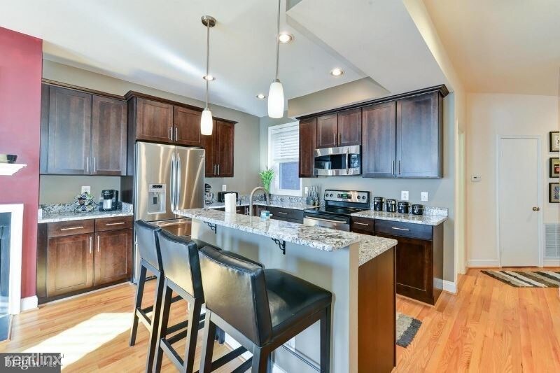 Primary Photo - 719 5th St NE