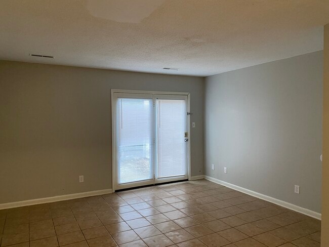 Building Photo - 701 Walker Rd