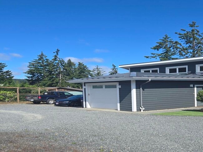 Building Photo - 3260 Leveau Ln