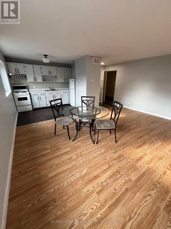 Building Photo - 620 King St