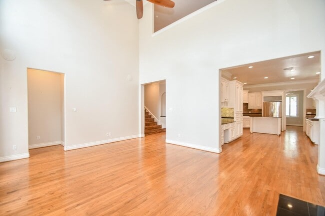 Building Photo - 7626 E Jordan Cove