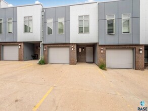 Building Photo - 226 E Residence Pl