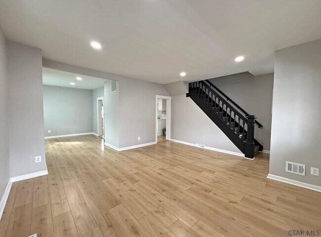 Building Photo - 512 Graham Ave