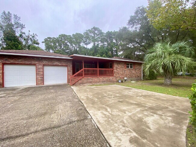 Building Photo - Single-family home on Hilton Head Island w...