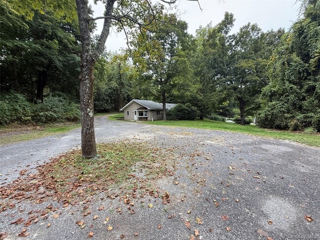 Building Photo - 7 Tanglewood Park Dr
