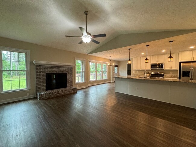 Building Photo - Beautiful 3 Bed 2 Bath Home in Jack Britt