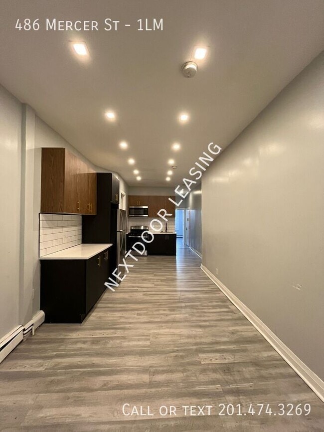 Building Photo - 486 Mercer St