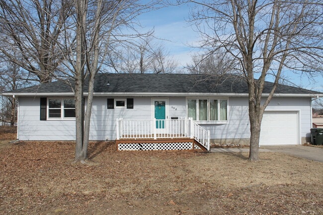 Building Photo - 302 Hillcrest Dr