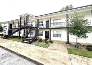 Building Photo - 4009 Old Shell Rd