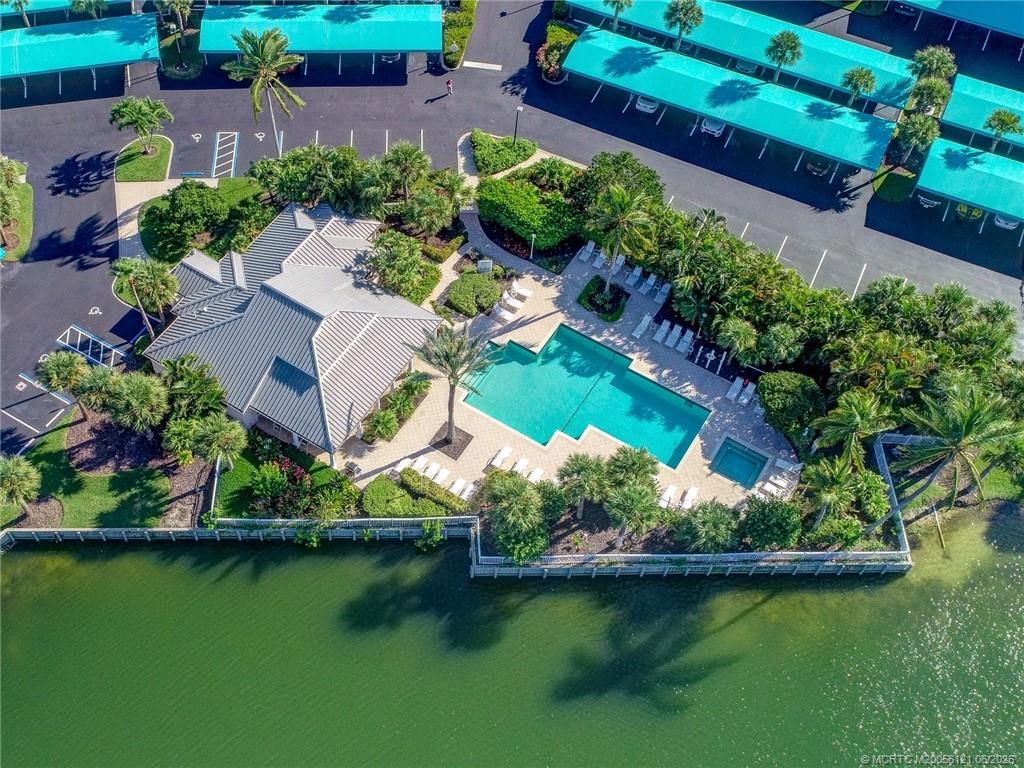 Foto del edificio - 5750 NE Island Cove Way