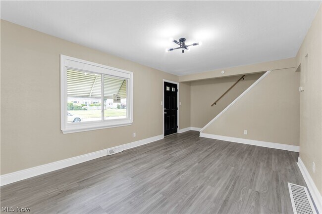 Foto del edificio - 25291 Richards Ave