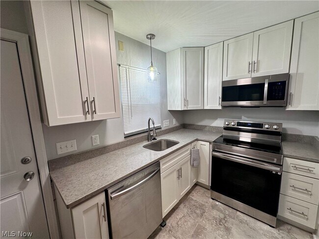 Foto del edificio - 1093 N Main St