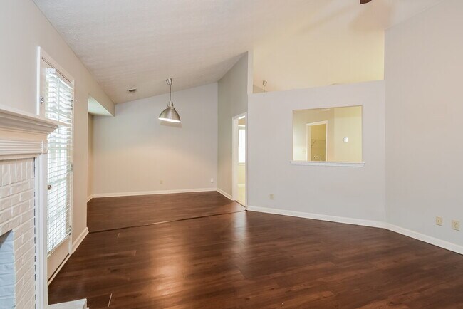 Foto del edificio - 1171 Lennox Ct NE