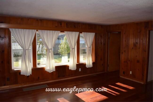 Foto del edificio - 5710 SE Woodstock Blvd