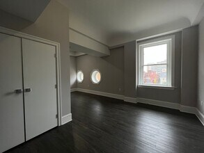 Interior Photo - 306 W Franklin