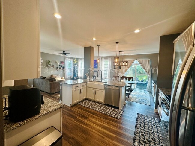 Foto del edificio - 4144 Calder Ln
