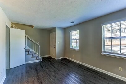 Foto del edificio - 3493 Creekview Pl