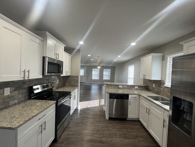 Building Photo - COMING SOON: BEAUTIFUL 3 BEDROOM / 2 BATHROOM HOME LOCATED IN JOPLIN MO!