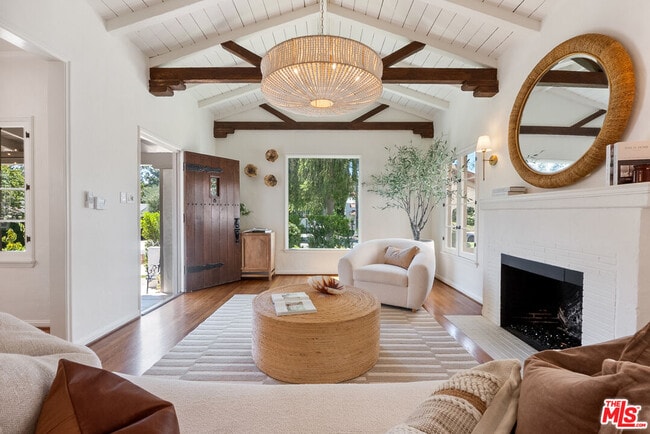 Foto del edificio - 864 Wellesley Ave