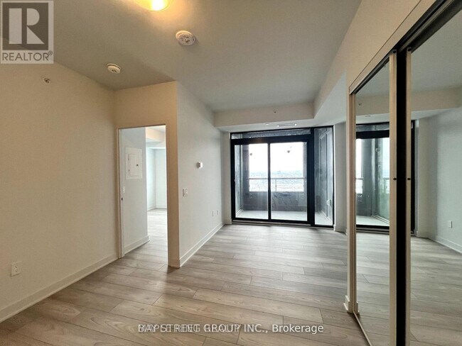 Photo du bâtiment - 2920 Hwy 7