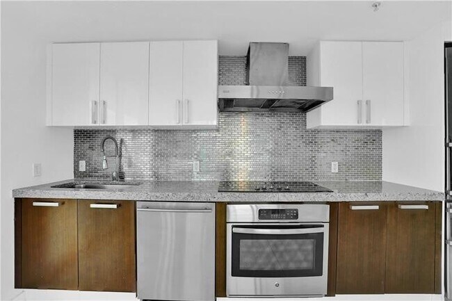 Foto del edificio - 720 NE 62nd St