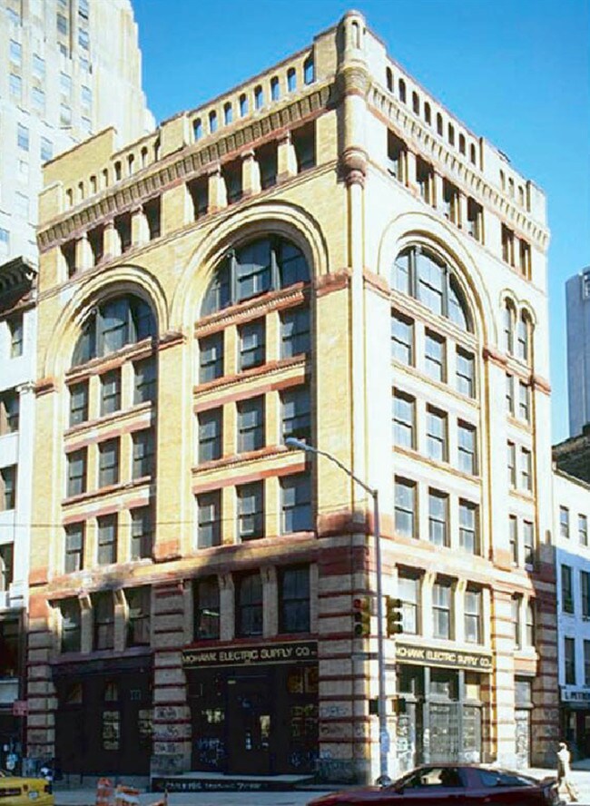 Building Photo - 163 Duane St
