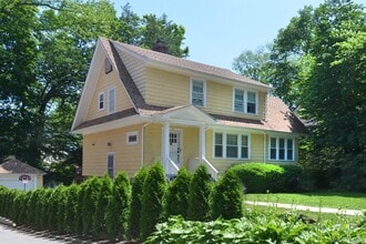 Building Photo - 162 Rockingstone Ave