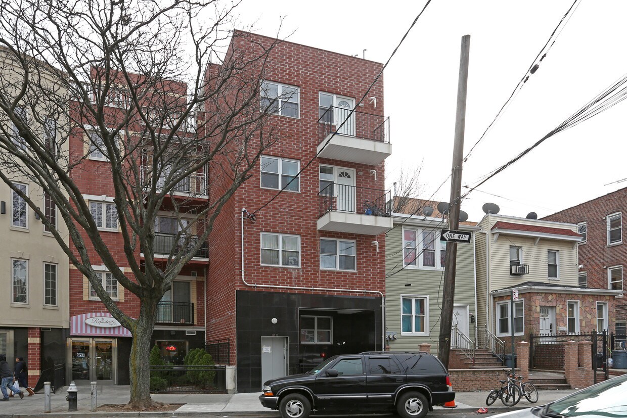 Foto principal - 10712 37th Ave