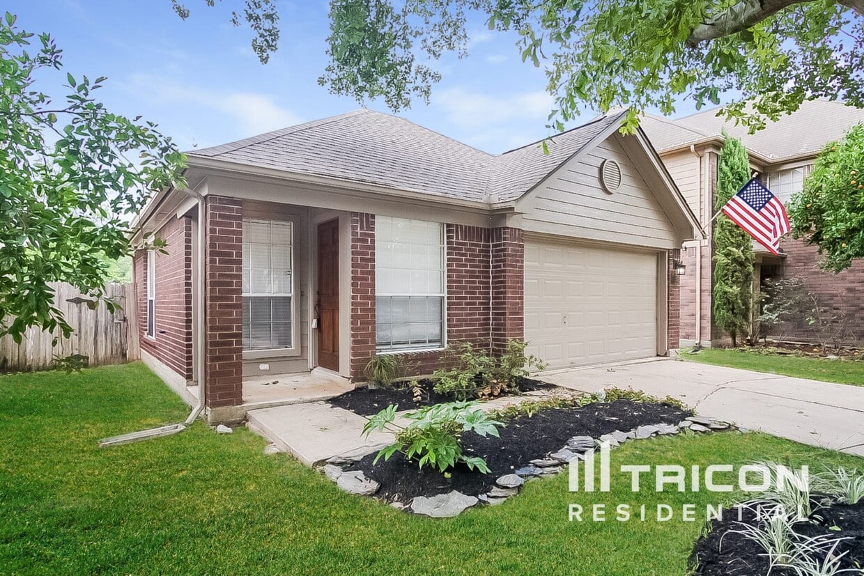 Foto principal - 1824 Old Creek Dr
