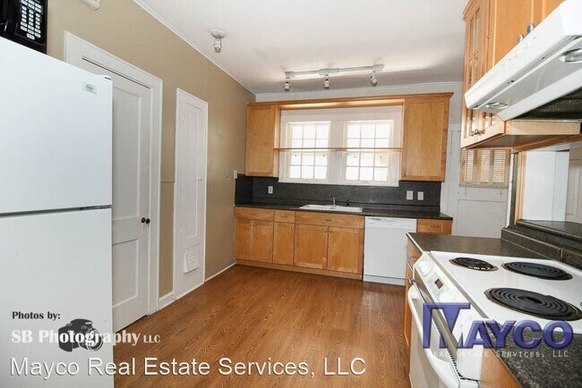 Building Photo - 355 Boulevard St