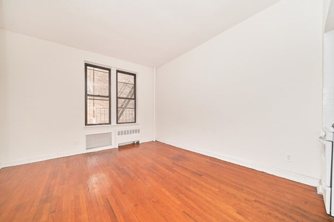Building Photo - Large Studio in the heart of Hells Kitchen