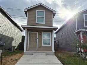 Building Photo - 6930 Elm Cv