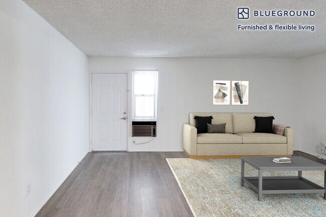 Foto del edificio - 6700 Warner Ave