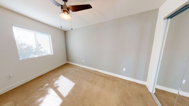 Building Photo - Beautiful 3 bedroom, 2 bath house in Woodl...