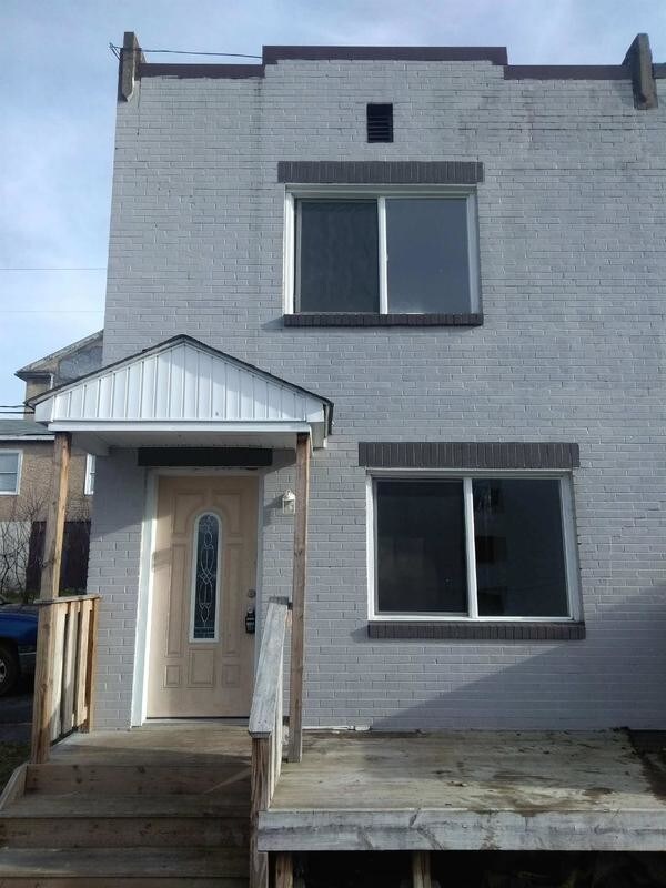 Primary Photo - 200 Lewis St
