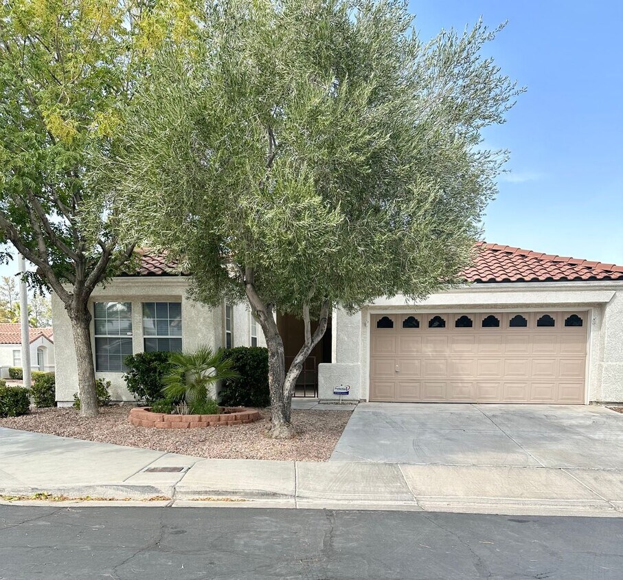 Primary Photo - Single Story Home with CASITA in Green Val...